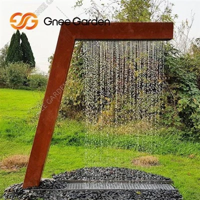 Cascata della parete dello stagno d'acciaio di Corten