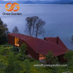 Facciata di rivestimento in pannelli di acciaio corten arrugginito