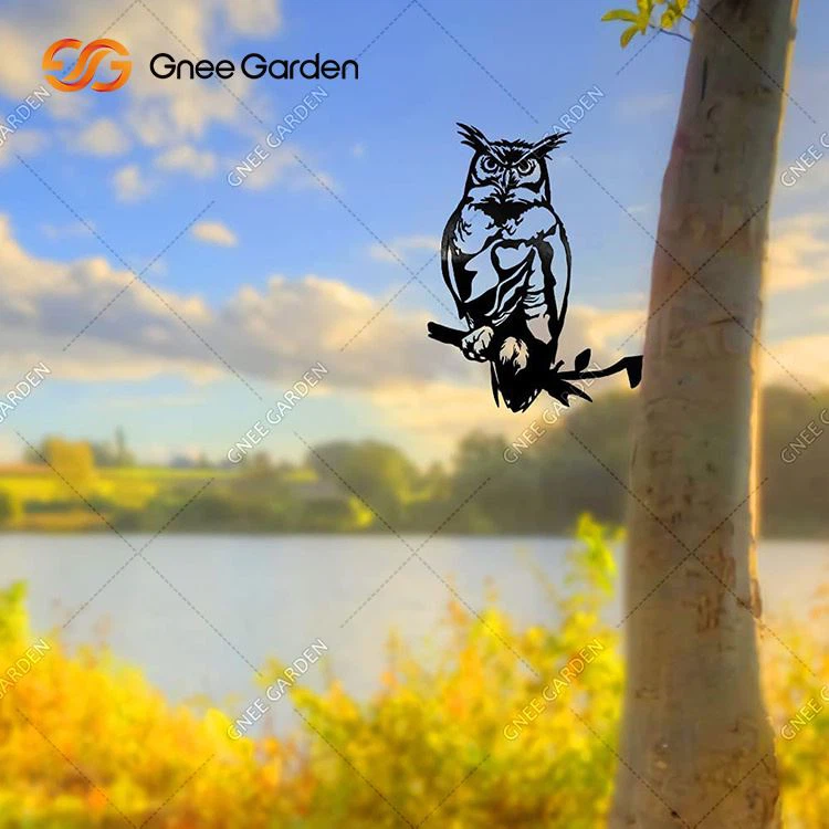 Stalla con sagoma di gufo in metallo corten