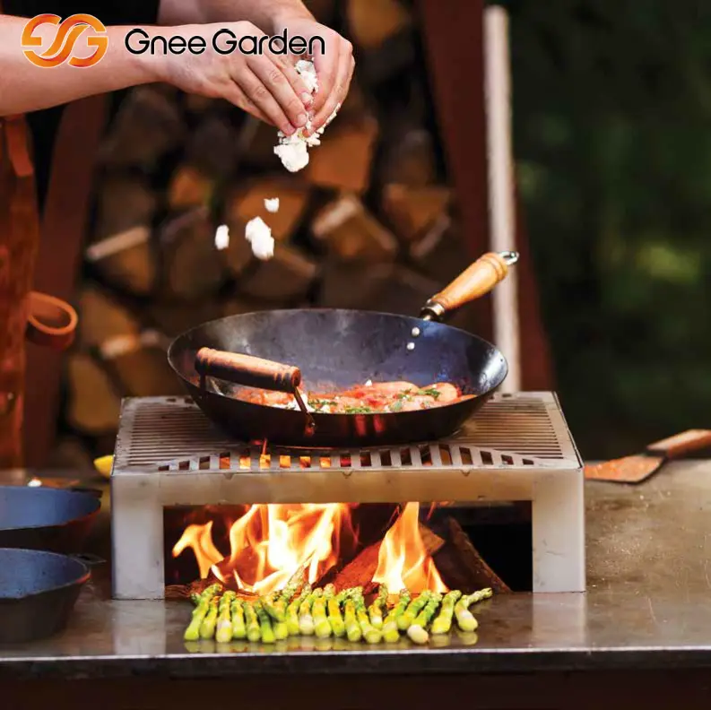 Weathering Acciaio Barbecue Grill Burning